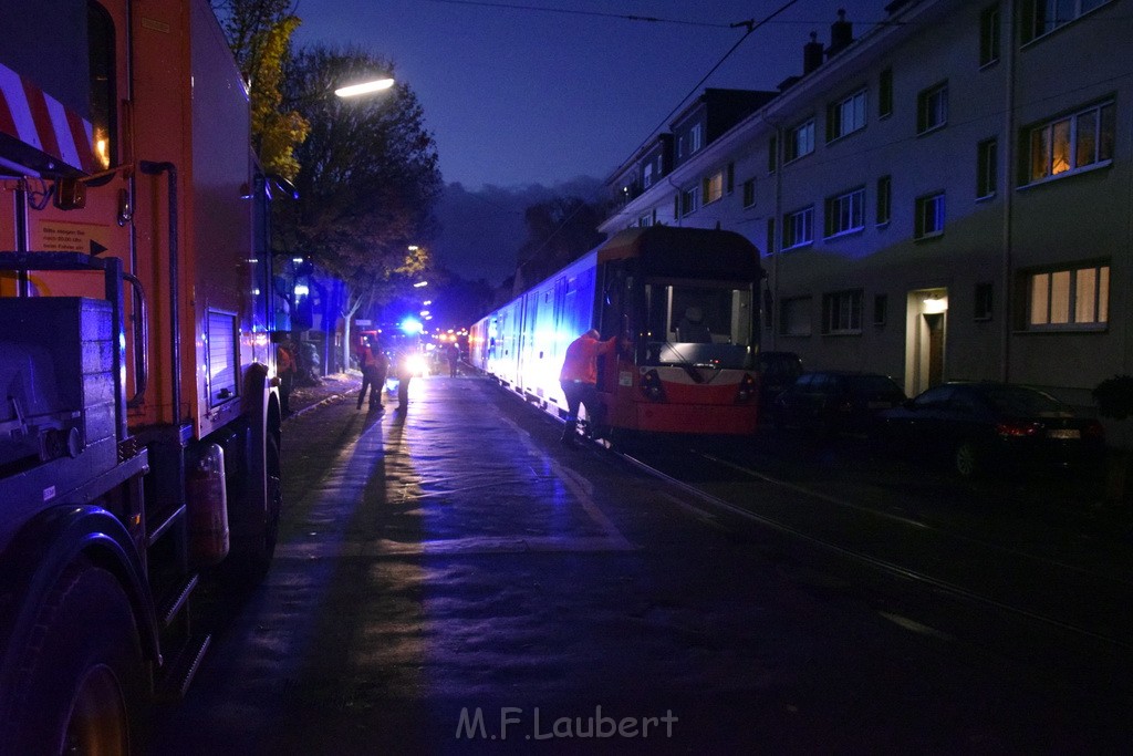 KVB Bahn Bremsen heissgelaufen Koeln Lindenthal Luxemburgerstr Neuenhoeferallee P03.JPG - Miklos Laubert